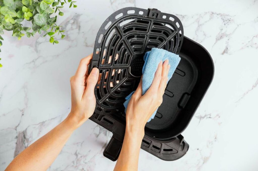 چگونه سرخ کن خود را بهدرستی تمیز کنیم؟