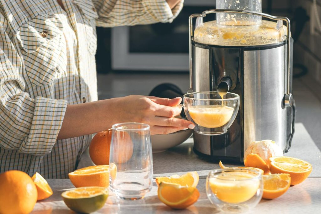 آبمیوه گیری و سلامتی: فواید آبمیوه‌های خانگی برای بدن